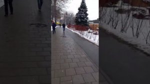 таджик в Украине и показывает город Львов