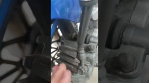 замена тормозных колодок Kawasaki zr7 750куб