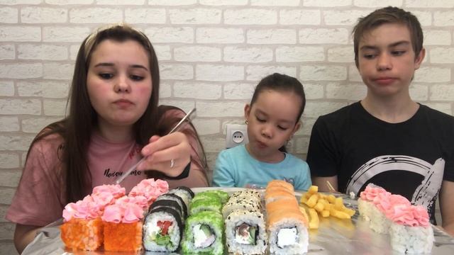 Что подарить брату на 16 лет ?/Документы в посольстве /На улице жара /MUKBANG/РОЛЛЫ ?/rolls/sushi/.