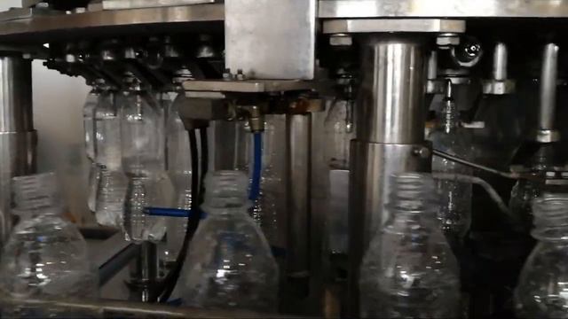 102/Линия розлива  до 3000 бутв час вторая жизнь оборудования