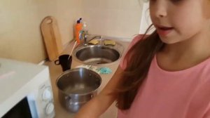 Игра в дочки матери!