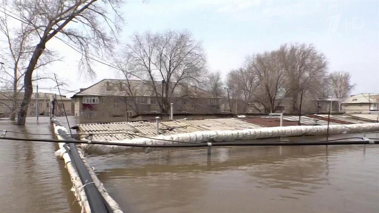 Уровень воды в реке Урал возле Оренбурга уже выше критической отметки на два метра