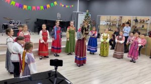 Молодой Ванюшка коня седлая. Колядки. Народная песня