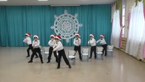 Танец мальчиков "Веселые Санты"