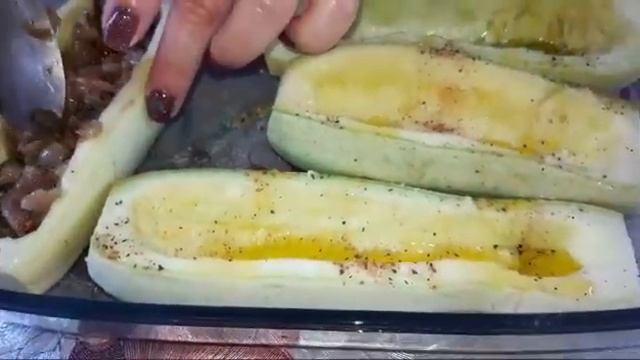 Кабачки фаршированные. Лодочки из кабачков с мясом в духовке. Простой рецепт!