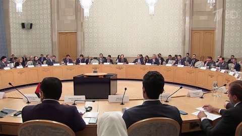 Взаимодействие России и ОАЭ обсудили на заседании Межправительственной комиссии в Москве.