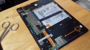 Вспучился аккумулятор планшета Lenivo tabM10 HD. Lenovo tab M10 HD tablet battery swollen.