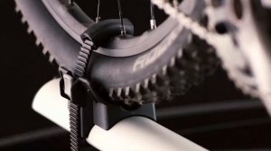 Велокрепление за вилку на крышу авто Thule ThruRide 565