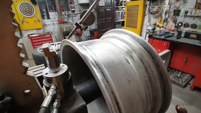 Как и чем заклеить трещину на автомобильном диске. смотреть онлайн