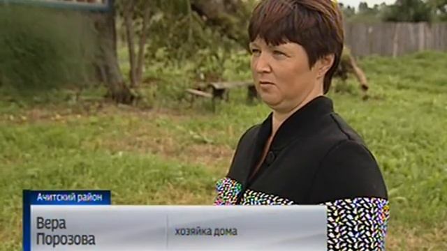 В осыпи тополь упал на дом смотреть онлайн