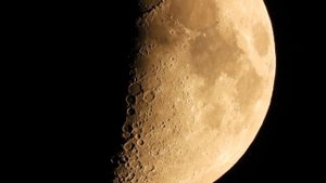 Луна подсвечивается Солнцем не правильно. Аномалия или нам чего-то не договаривают?