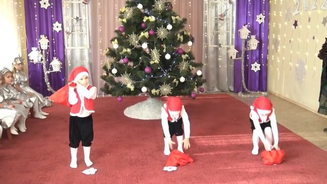 Танец дедов морозов