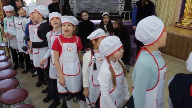 Спектакль "Королевство кривых зеркал"
