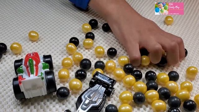 How to play yellow & black gum ball Candy | KidsCandyPlay #44 смотреть онлайн