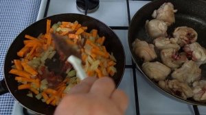 Плов из курицы с томатной пастой, так готовили во всех Советских столовых.