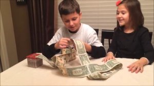 What's inside the MONEY BOX? | КОРОБКА С ДЕНЬГАМИ СЮРПРИЗ