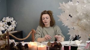 Новогодняя гирлянда из шишек своими руками. Поделки из шишек.