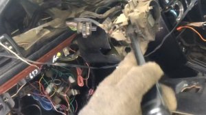 Как снять подрулевой переключатель на автомобиле Мерседес w124 1989 года