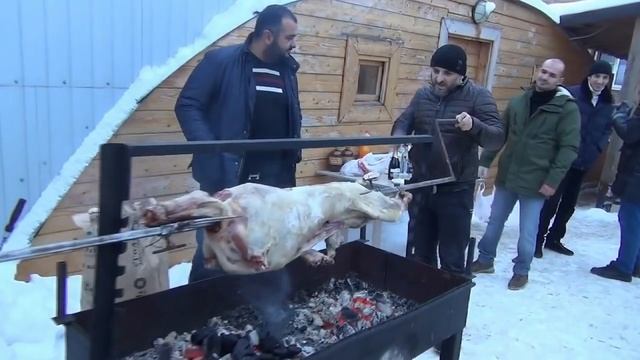 БАРАШЕК на ВЕРТЕЛЕ на КОСТРЕ ЦЕЛИКОМ! Сочный, Вкусный!!! смотреть онлайн