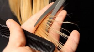 Как подстричь косую челку