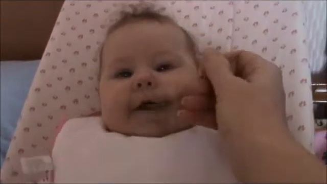 афина ест пюре