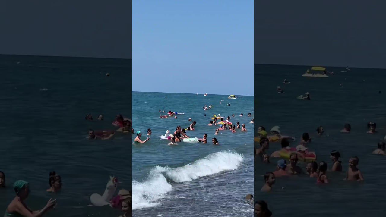 Пляж в Адлере 19 августа 2023. Вот куда лучше не ехать. смотреть онлайн