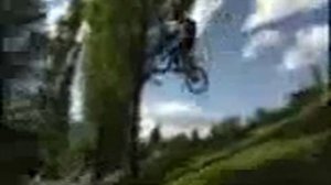 велосипедист упал и сломал шею