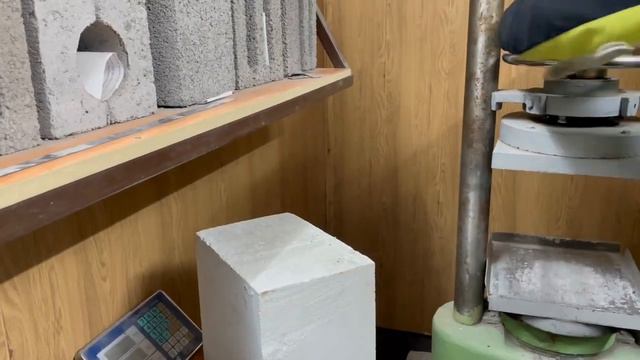 Керамзитобетонный блок и газобетонный блок. Марка и плотность.