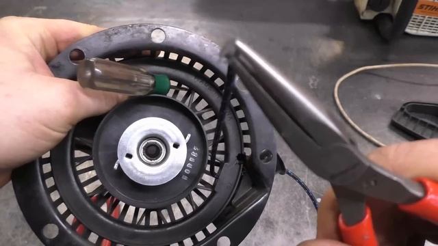 Snowblower Starter Rope Repair on 8-10HP Tecumseh Engine смотреть онлайн