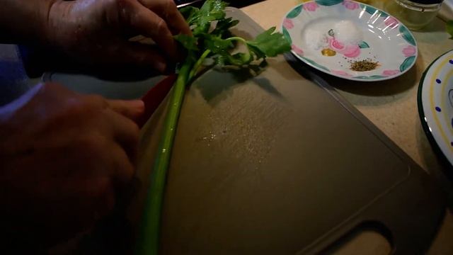 Сочный, полезный, вкусный, витаминный салат для похудения из сельдерея, морковки и яблока!