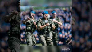 Берет и тельник цвета синей птицы