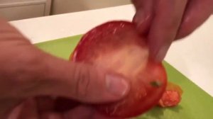 Семена помидора проросли внутри помидора. Costco tomato sprouted inside of the it.