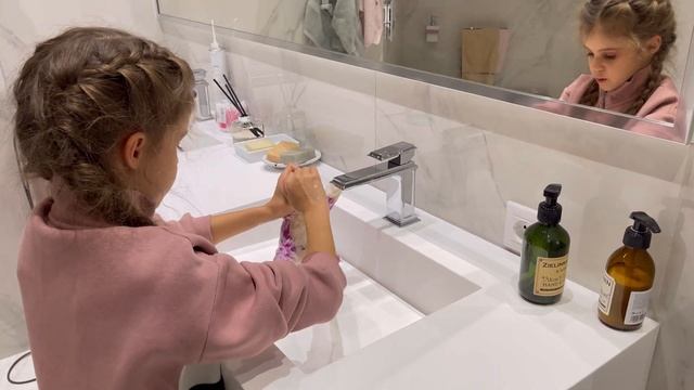 Распаковка игрушки с Лией Дзюбой. Милашка потеряшка смотреть онлайн