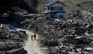 ЗЕМЛЯТРЕСЕНИЕ В ЯПОНИИ 7, 9 БАЛЛА. СТРАШНЫЕ КАДРЫ.