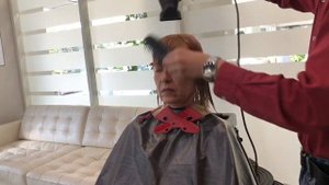 Как стричь челку на густых волосах