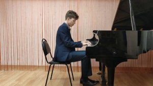 Стихин Александр, 14 лет, 2 год обучения (общее фортепиано); В. Зиринг «Сказание»