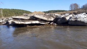 весна по Юрюзани на моторной лодке