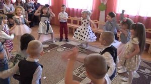 Танец-игра _Уборка. Мамины помощники_ в детском саду (4-5 лет). 6 гр..mp4