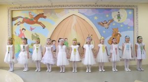 "САХАМ СИРЭ" ырыа. М. Борисова тылыгар уонна матыыбыгар, толорор "Күлүмчээнэ" ансаамбыл