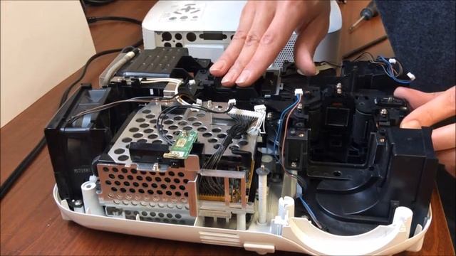 NEC VT695 Projector Teardown Disassembly and Reassembly for Cleaning смотреть онлайн