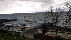 Маленькая ЖД станция Мамайка, пляж рядом, красивый вид на море, зелень