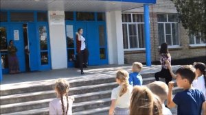 Зарядка в школе. Делайте зарядку! Будете в порядке!