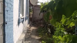 Ошибки в старой отмостке вокруг дома.