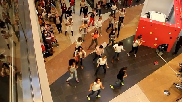 FlashMob de Zumba/Kizomba смотреть онлайн