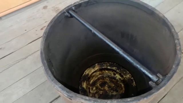 Отличная коптильня из газового баллона.