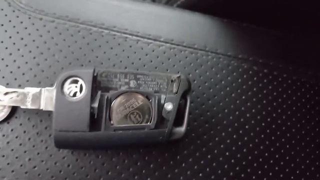 Шкода Рапид 2019г.в.Замена батарейки ключа зажигания.Ошибка не пропала. смотреть онлайн