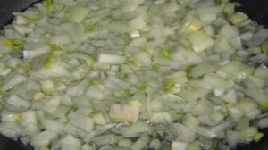 Печень куриная тушенная в сметане с чесноком