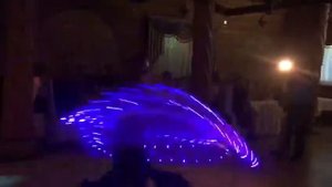 Танец со светодиодными крыльями