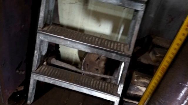 Печь ракета из газового балона для отопления гаража.
