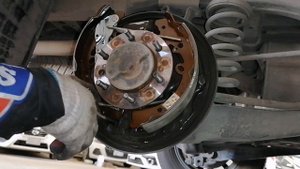How to Replace Brake Shoe Rear Toyota Fortuner